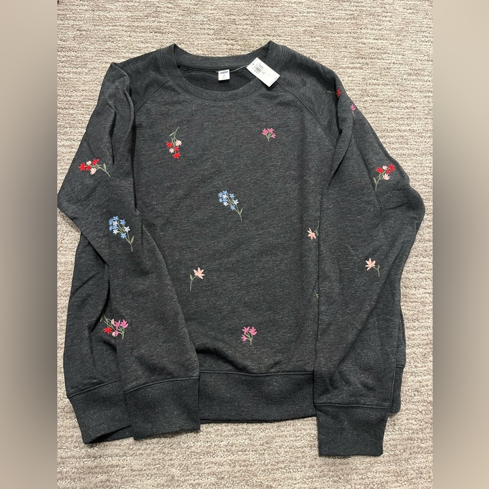NWT - Medium TALL - Embroidered Floral Sweatshirt
